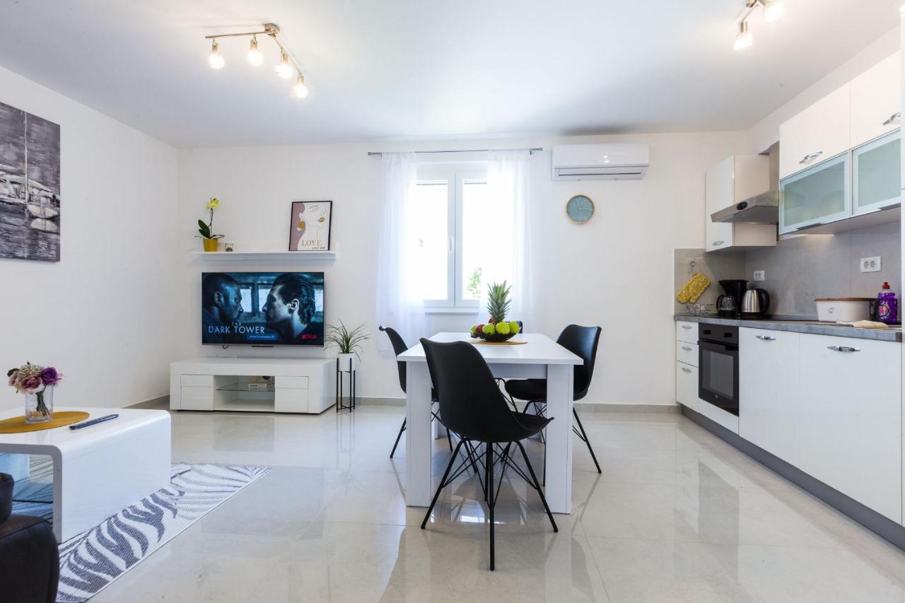 Petra Modern Apartment With Free Parking And Bbq Zadar Ngoại thất bức ảnh