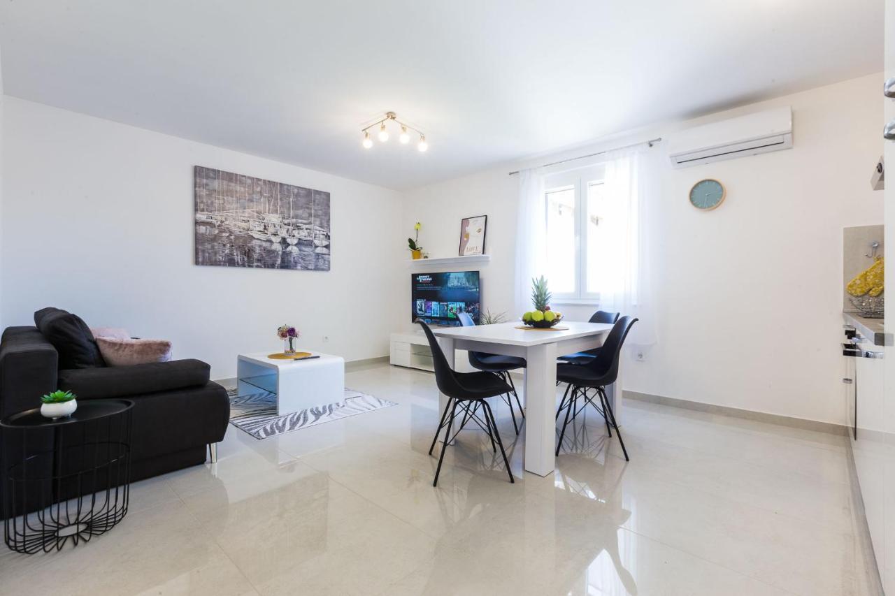 Petra Modern Apartment With Free Parking And Bbq Zadar Ngoại thất bức ảnh