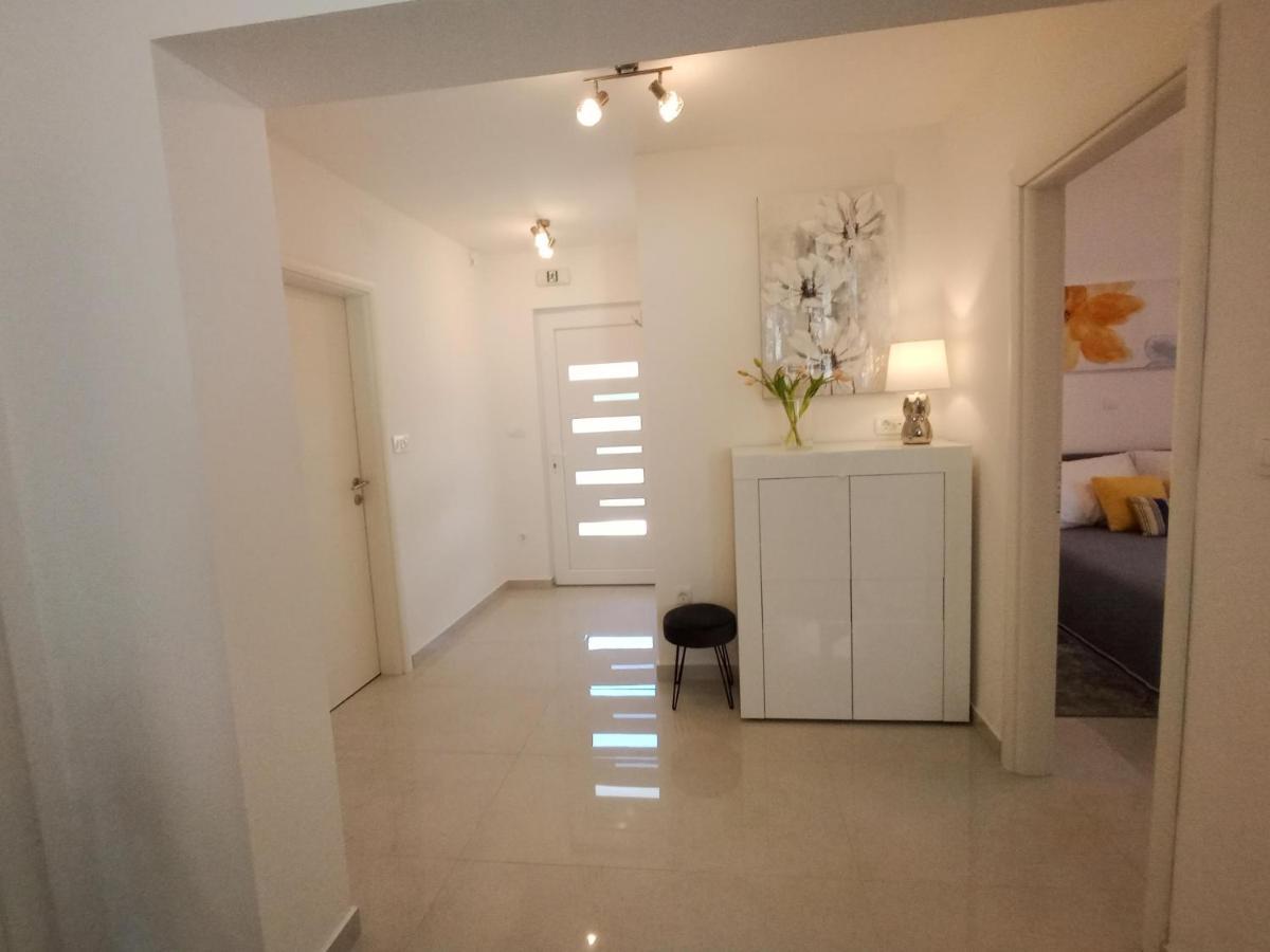 Petra Modern Apartment With Free Parking And Bbq Zadar Ngoại thất bức ảnh